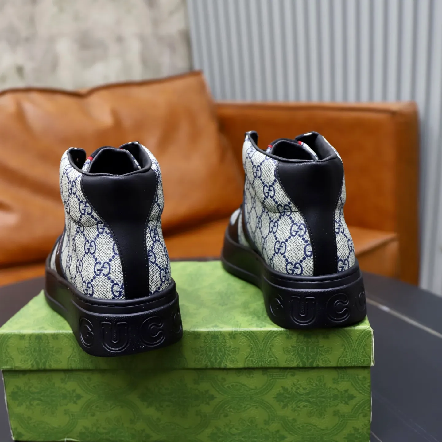 Ex-factory price: 442💰🙅‍♂️🙅‍♂️🙅‍♂️ Brand: GUCCI Standard code: 38-44 (45 customized) Grade: Same as the official website Material: Original cowhide material spliced with brand cloth Comfortable and breathable lining Lightweight and wear-resistant sports outsole Style category: Men's fashionable casual shoes Running sports shoes Distinguished luxury brand elements Top luxury color: actual picture color